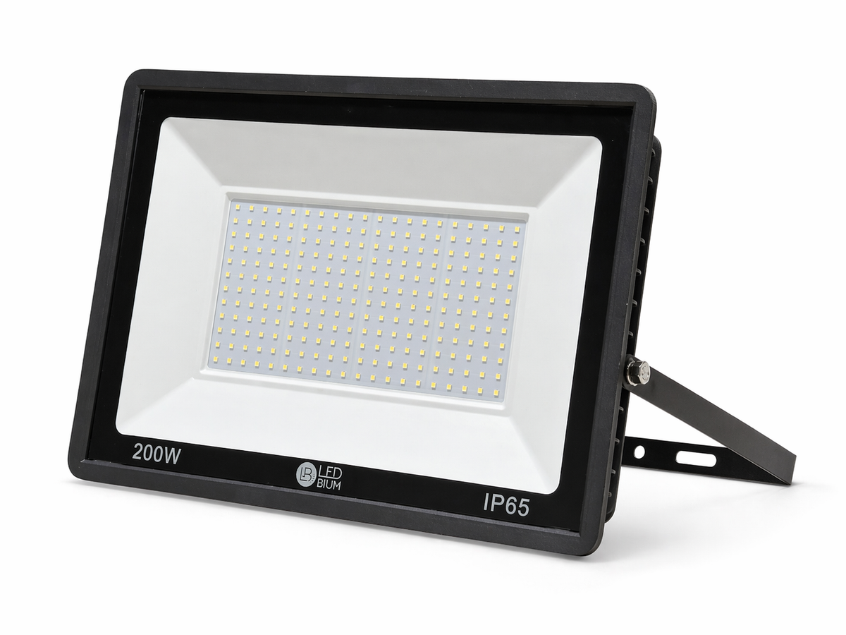 Reflector LED IP65 de 200W, el modelo más grande de la línea, con base ajustable