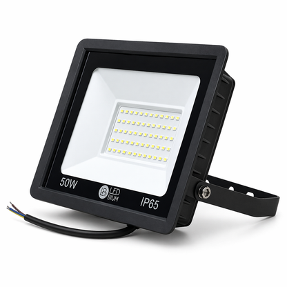 Reflector LED IP65 de 50W con cuerpo de aluminio negro y cable de conexión