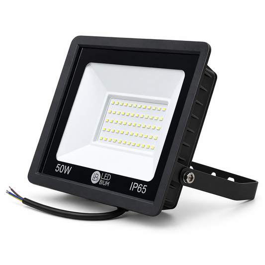 Reflector LED IP65 de 50W con cuerpo de aluminio negro y cable de conexión